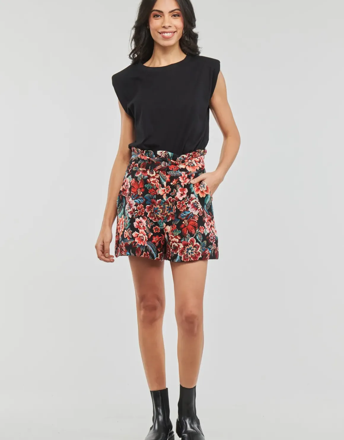 Betty London - LAUREN