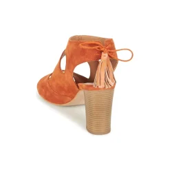 Betty London - GARMER