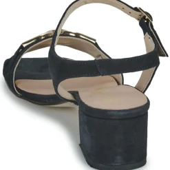 Betty London - SONYA