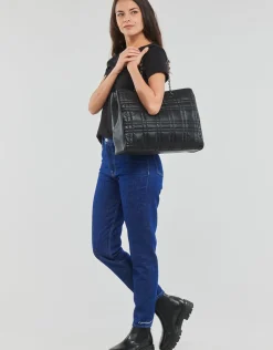 Calvin Klein Jeans - MOM JEAN