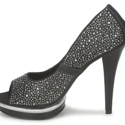 Carmen Steffens - TOUGA