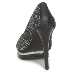 Carmen Steffens - TOUGA