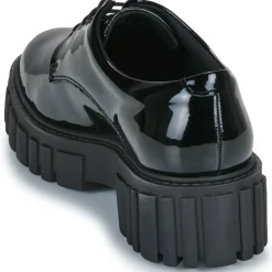 Clarks - PAGE WALK