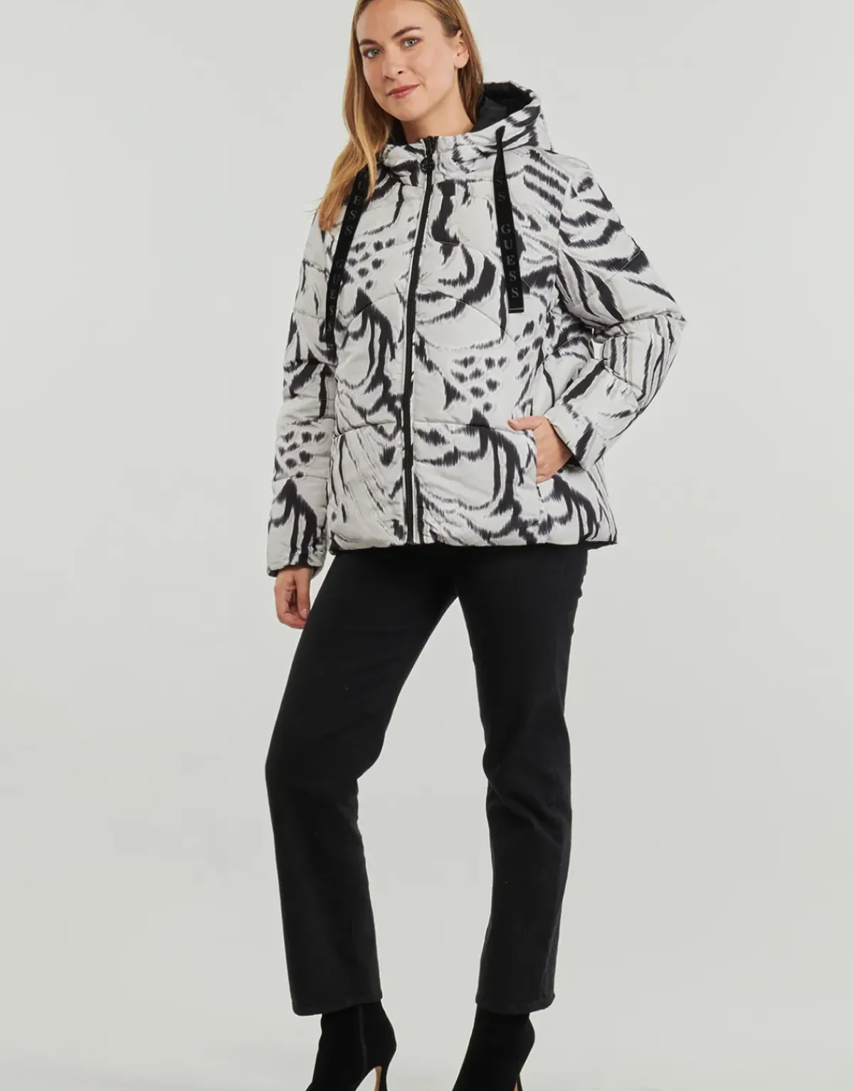 Guess - EMELIE REVERSIBLE PUFFER