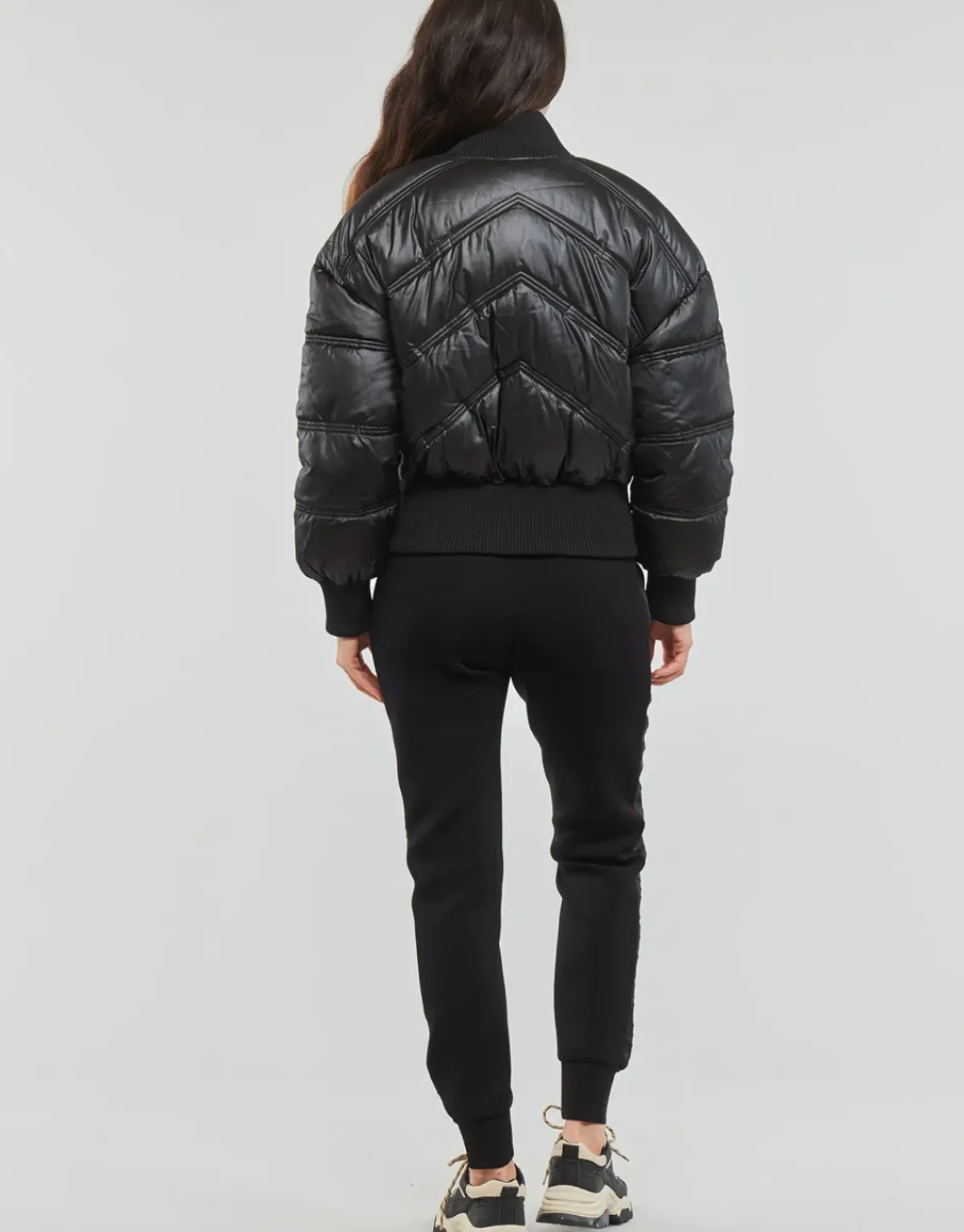 Guess - LOU BOMBER