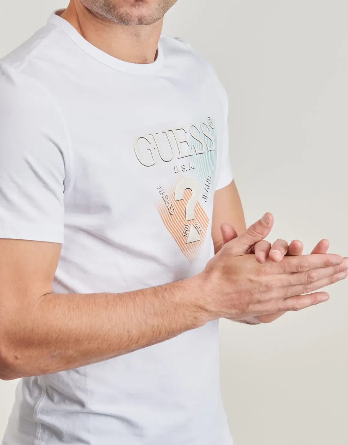 Guess - TRIANGLE TEE