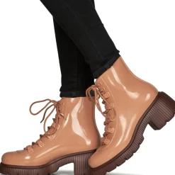 Melissa - MELISSA COSMO BOOT AD