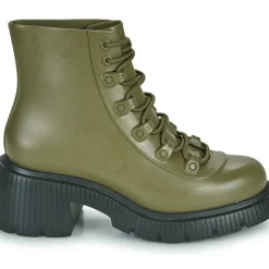 Melissa - COSMO BOOT AD