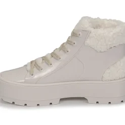 Melissa - FLUFFY SNEAKER AD