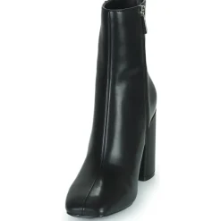 Steve Madden - STREAMS