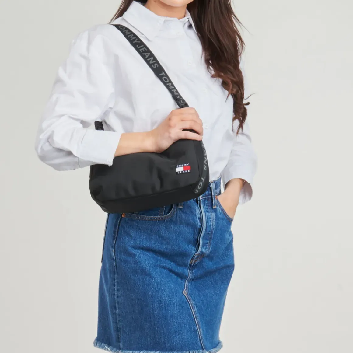 Tommy Jeans - TJW ESS DAILY SHOULDER BAG