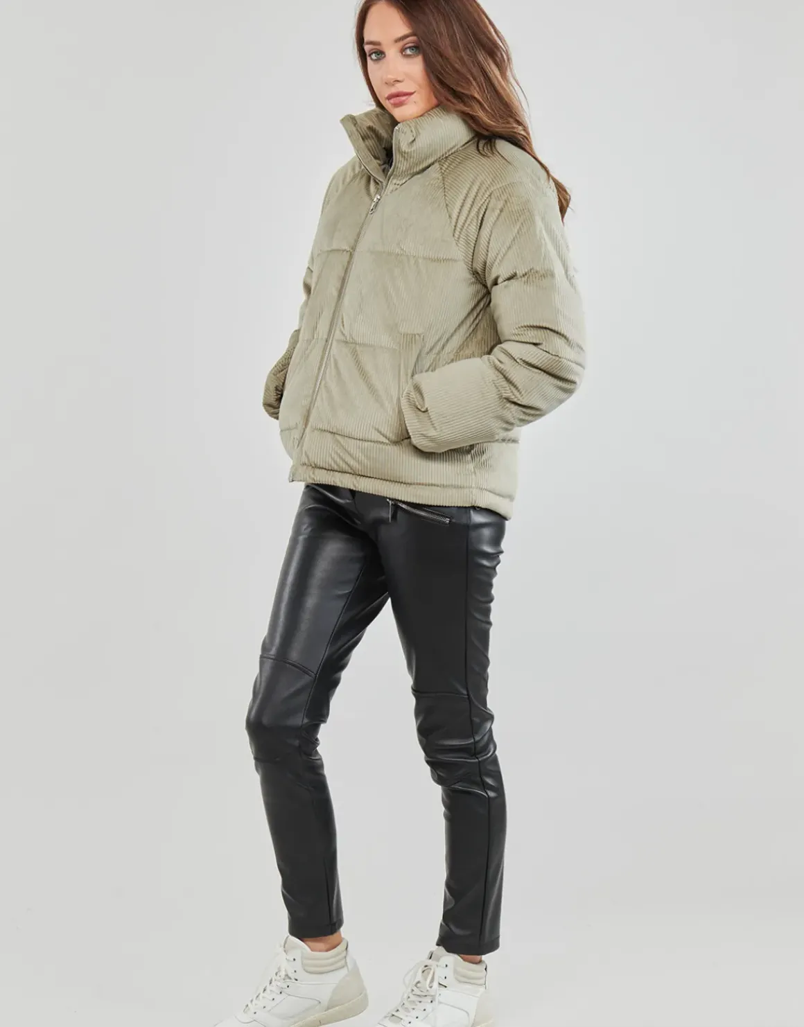 Vero Moda - VMDEBBIESOFIA CORDUROY SHORT JACKET